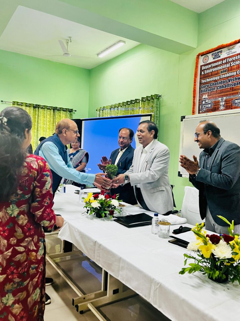 Guru Ghasidas Vishwavidyalaya में विद्यार्थियों के कौशल विकास हेतु 4 दिवसीय Bamboo Craft Workshop का आयोजन- JUNGLE TAK