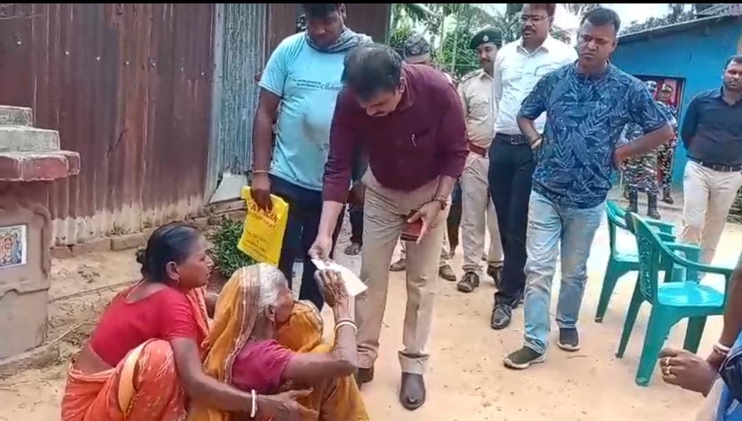 Wild jumbo attack: वन विभाग ने मृतकों के परिजनों को 50 हजार रुपये का मुआवजा दिया- JUNGLE TAK