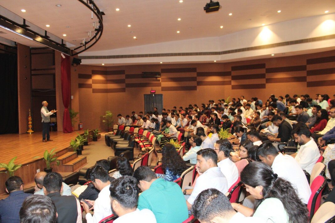 Delegates deliver engaging talk on forest conversation in India at special foundation course- JUNGLE TAK